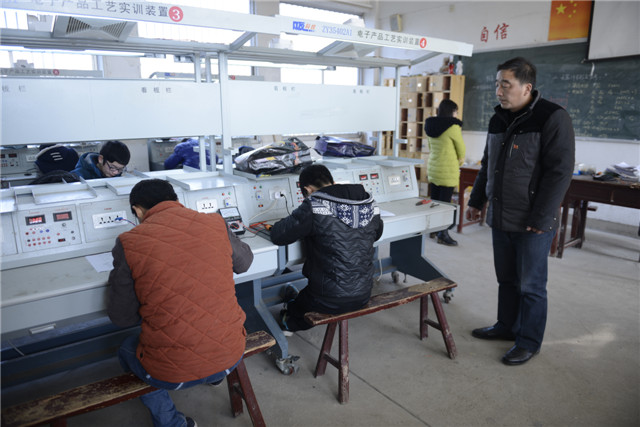 市机械电子工程学校举办2014年度学生技能大赛高清图片