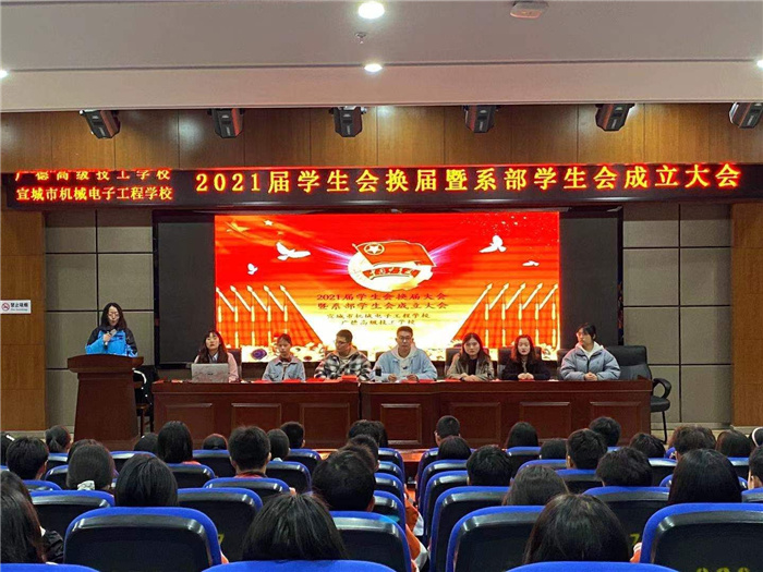 黄亚男.jpg 黄亚男.jpg