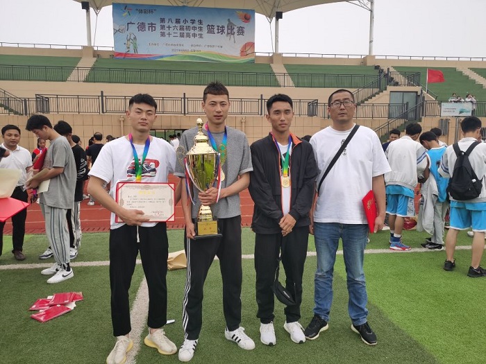 市机电学校在市级篮球赛中获冠 (3).jpg