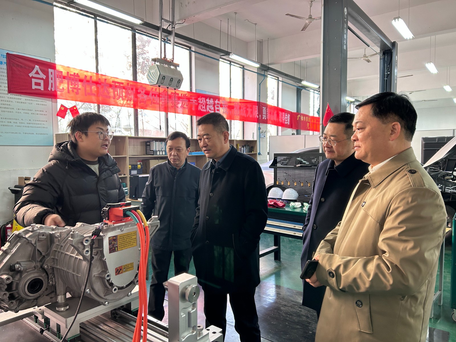 领导2.jpg 领导2.jpg