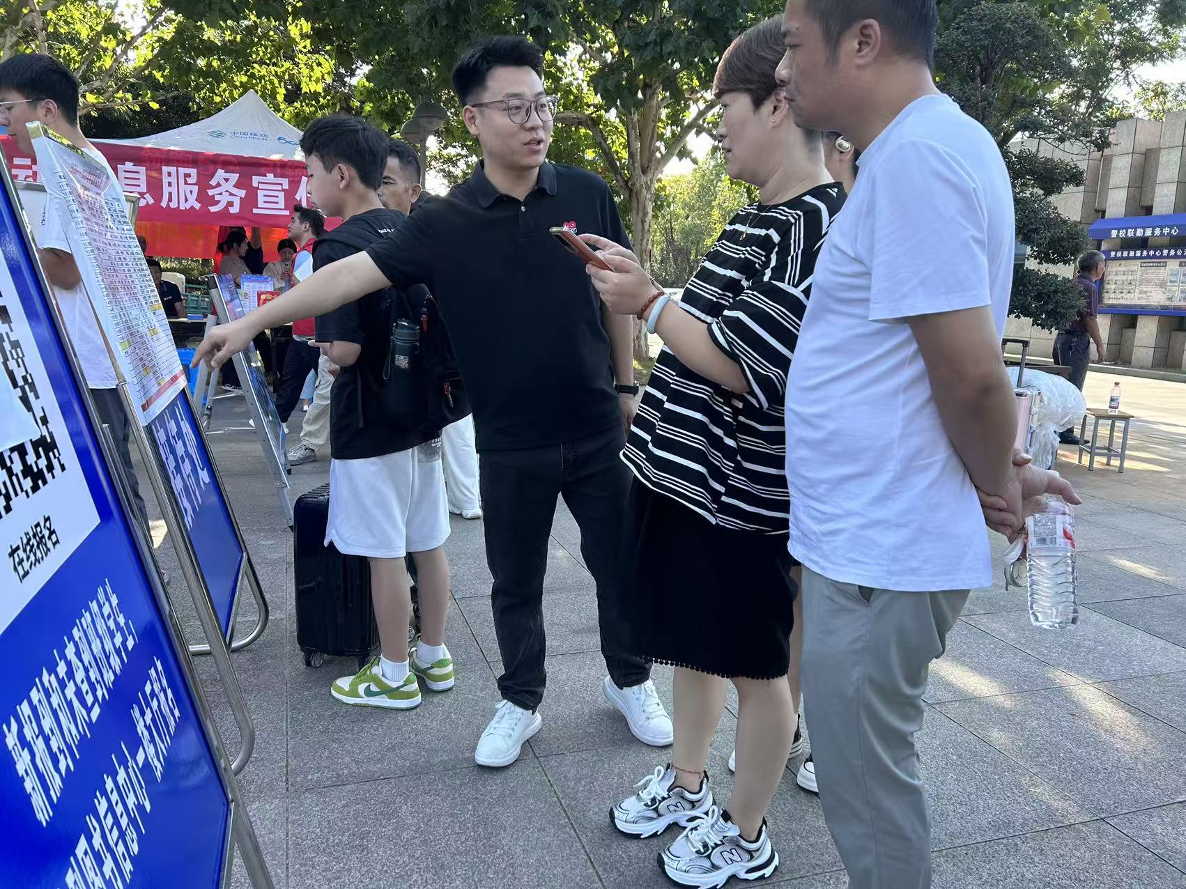 志愿者1.jpg
